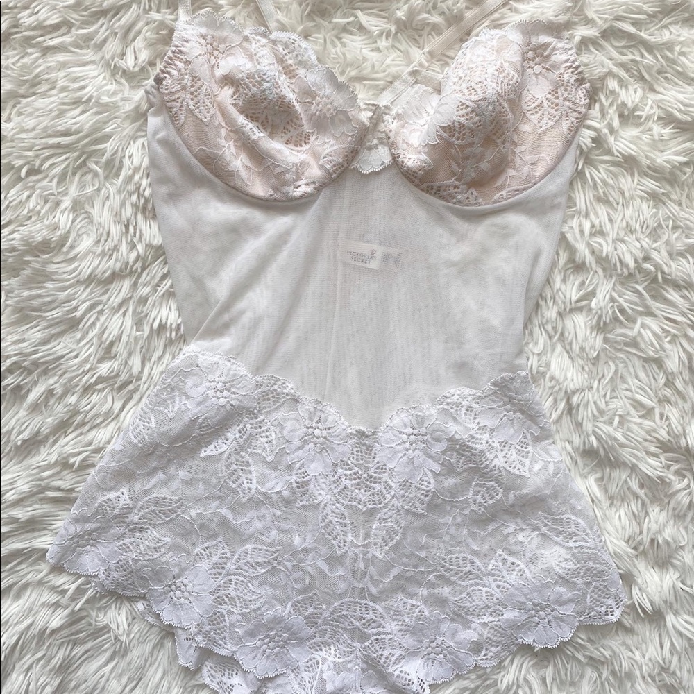 Vintage VS White Lace Bodysuit - Picture 3 of 9